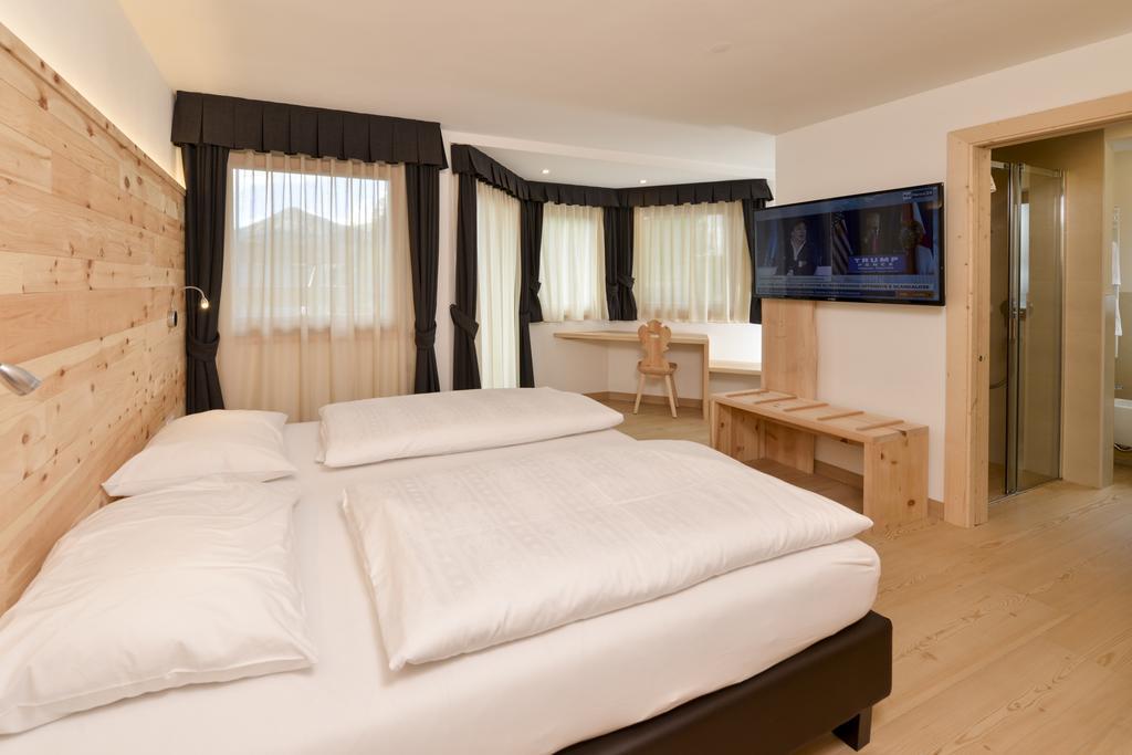 Hotel Silvana Сельва-ди-Валь-Гардена Экстерьер фото